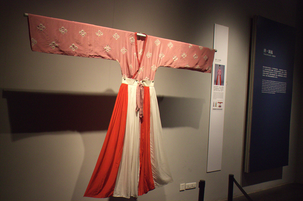 盛世衣冠——汉唐服饰文化艺术展在西安博物院举办